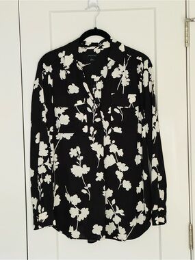 Ann Taylor Black and White Floral Print Blouse